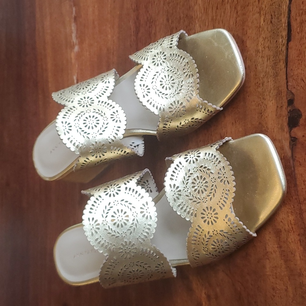 Ann Taylor gold sandals - 9M - Picture 2 of 9